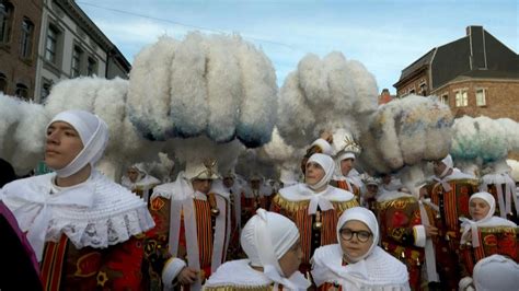 gilles de binche|Belgiums Binche carnival kicks off with flying oranges 